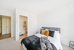 Stunning Two BedRooms Flat with Free Parking